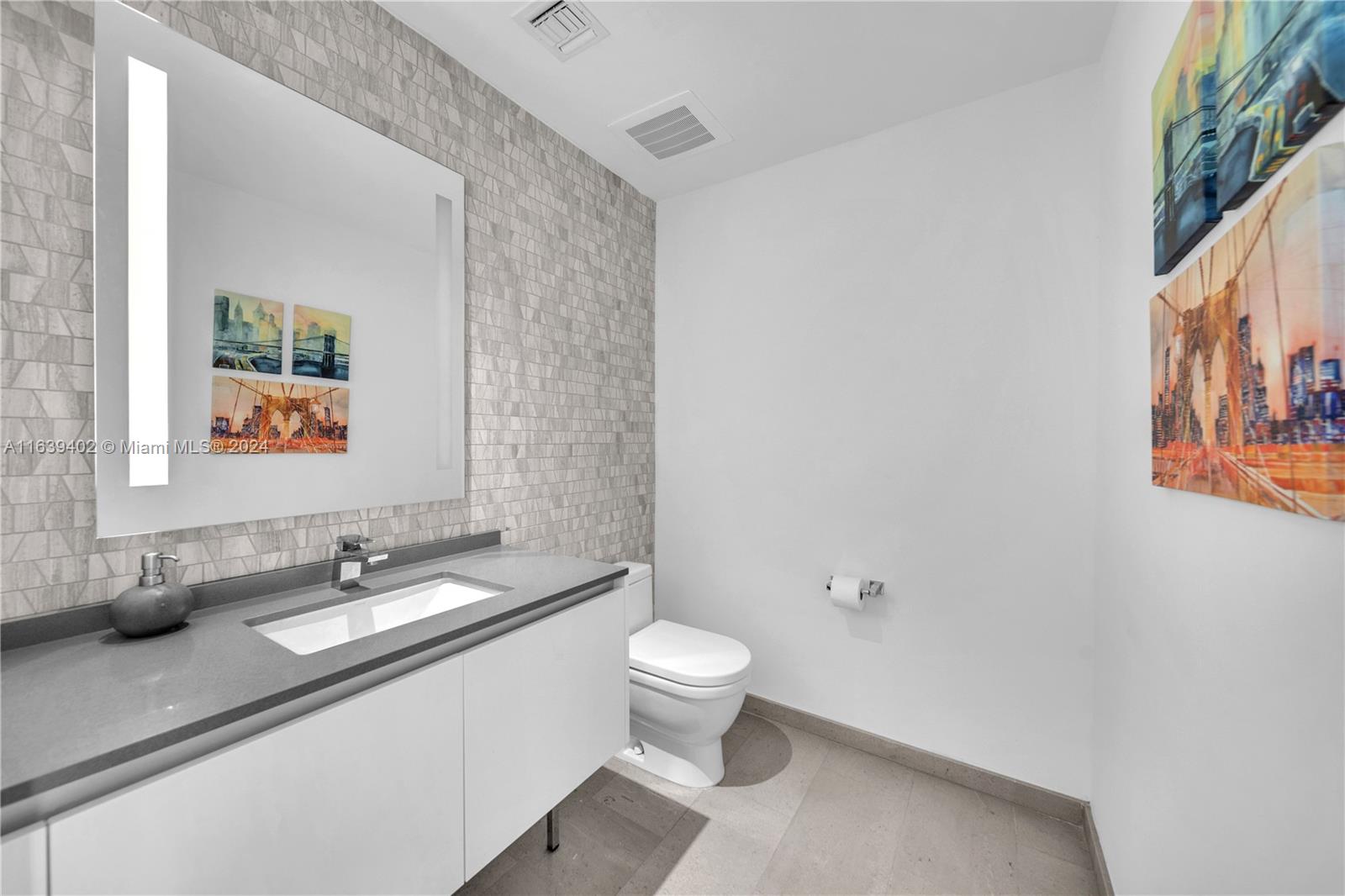 88 SW 7th St #3705, Miami FL 33130