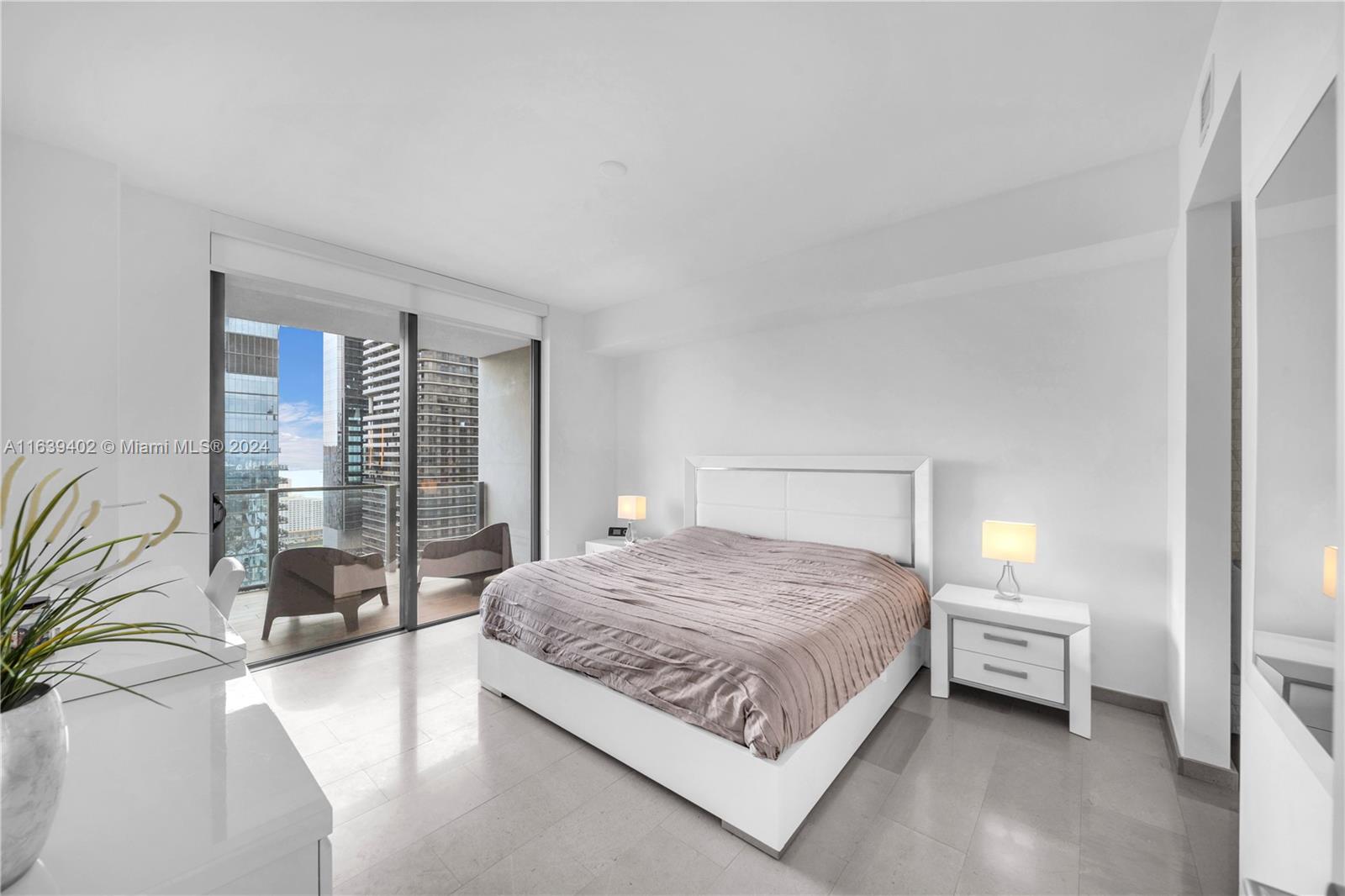 88 SW 7th St #3705, Miami FL 33130