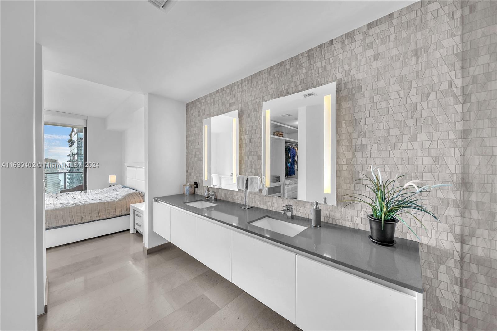 88 SW 7th St #3705, Miami FL 33130