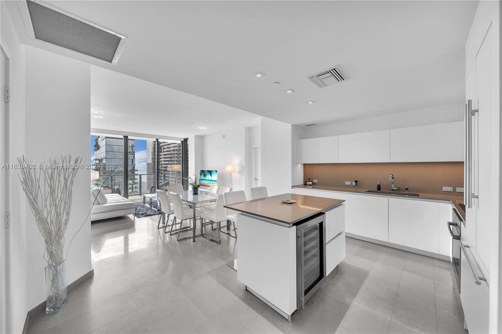 88 SW 7th St #3705, Miami FL 33130