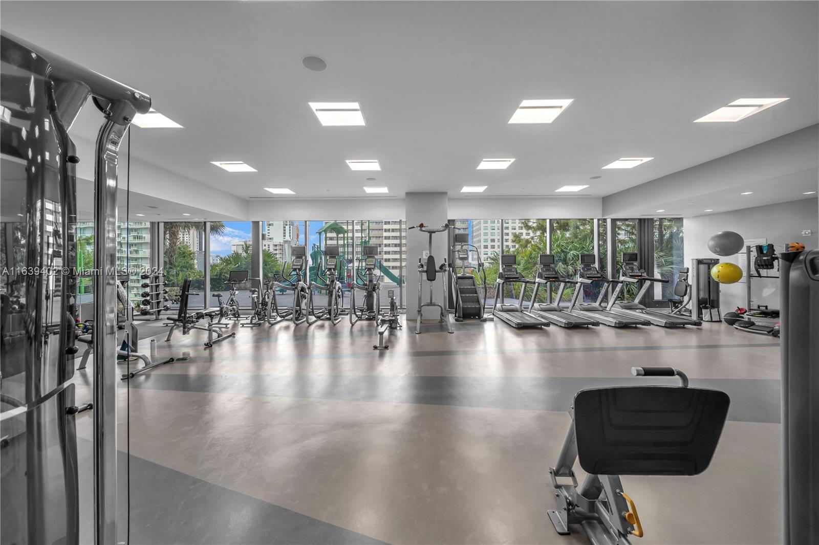 88 SW 7th St #3705, Miami FL 33130