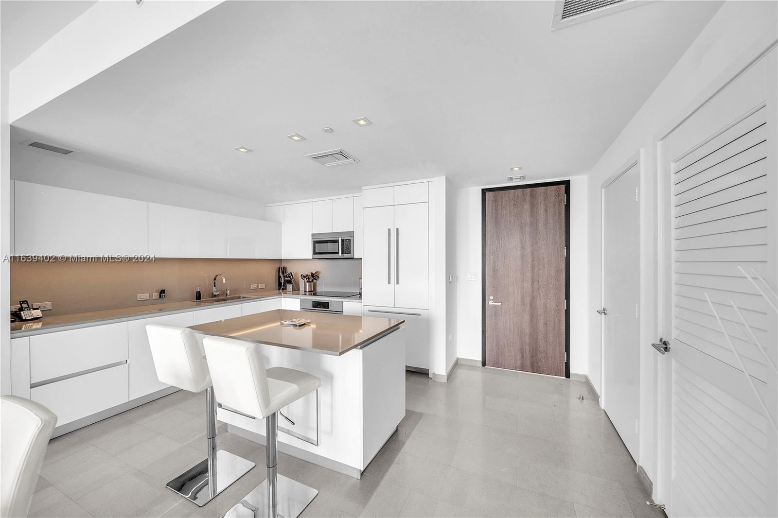 88 SW 7th St #3705, Miami FL 33130
