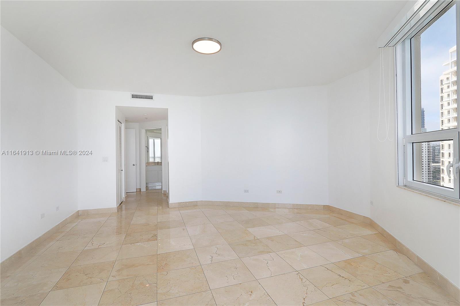848 Brickell Key Dr #1706, Miami FL 33131