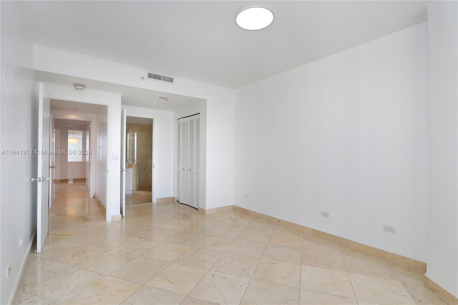 848 Brickell Key Dr #1706, Miami FL 33131