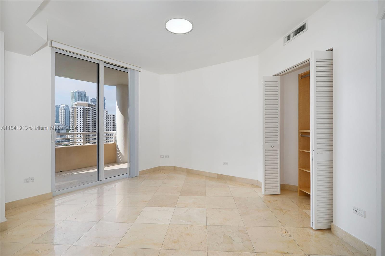 848 Brickell Key Dr #1706, Miami FL 33131