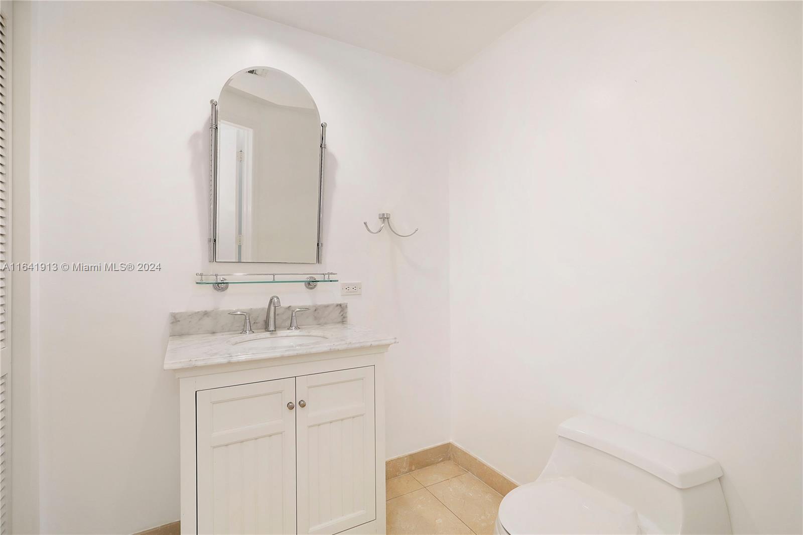 848 Brickell Key Dr #1706, Miami FL 33131
