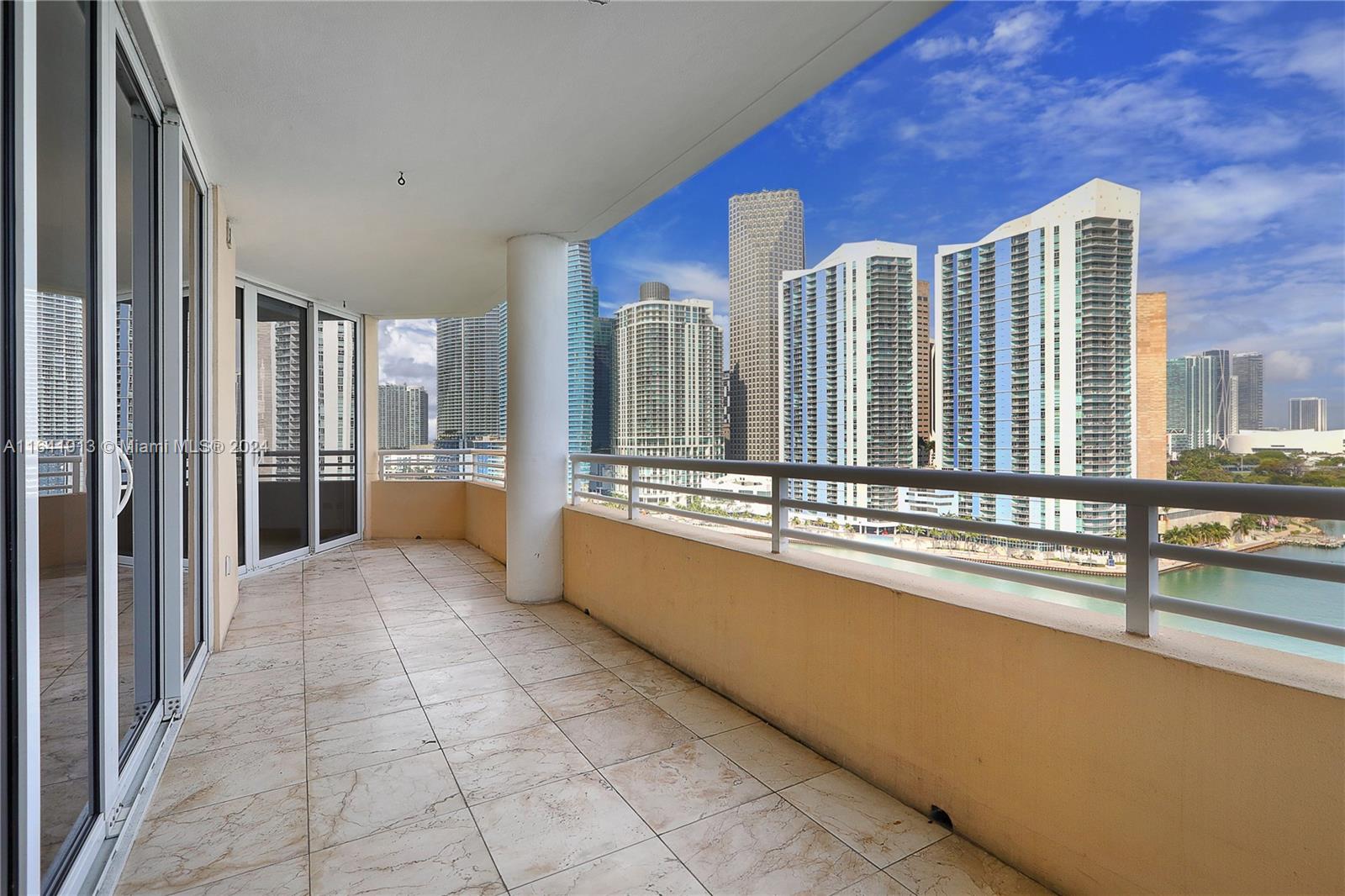 848 Brickell Key Dr #1706, Miami FL 33131