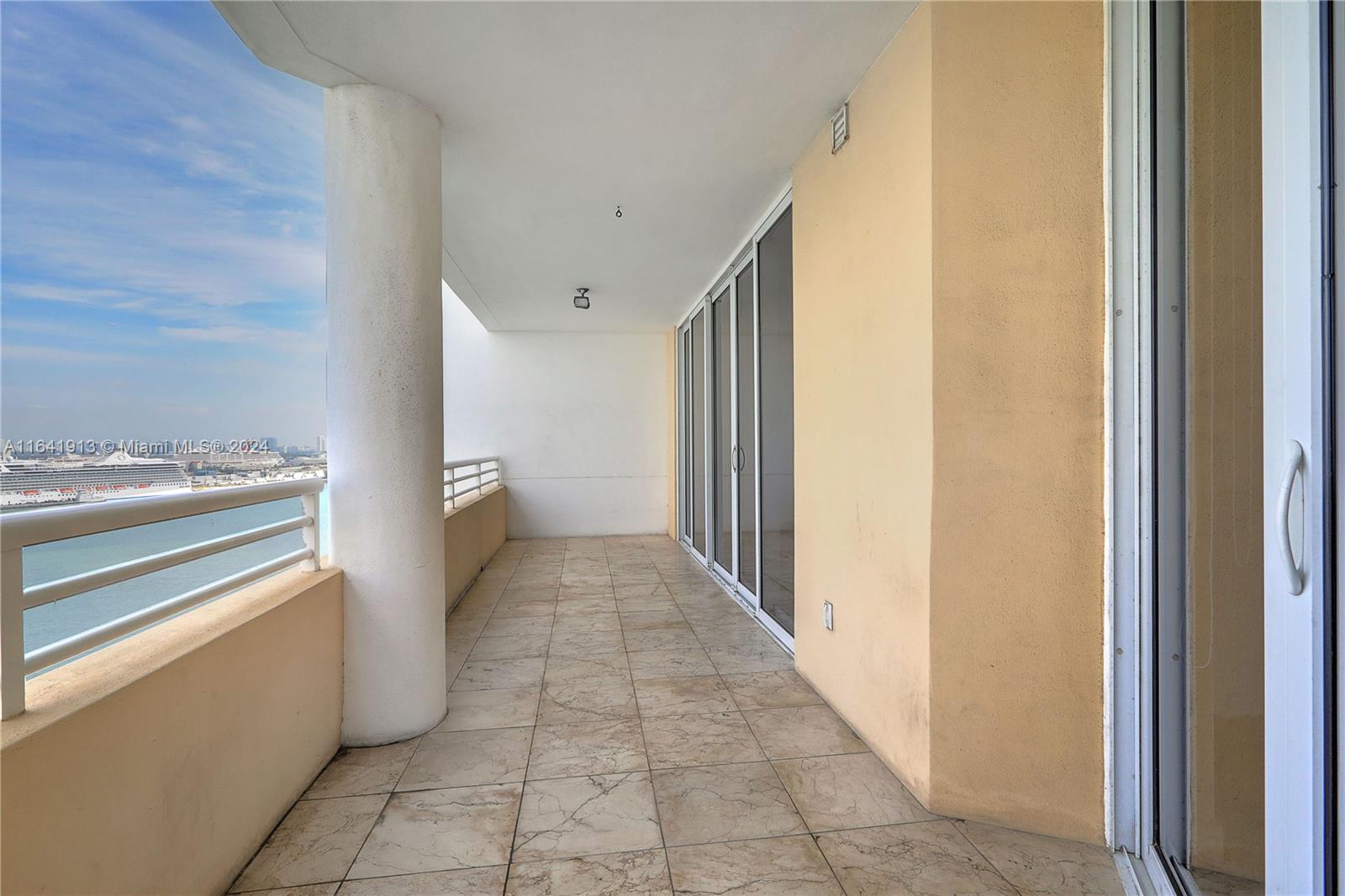 848 Brickell Key Dr #1706, Miami FL 33131
