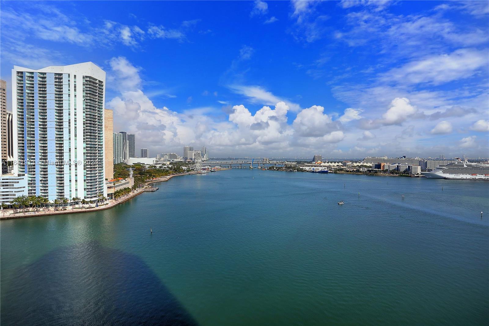 848 Brickell Key Dr #1706, Miami FL 33131