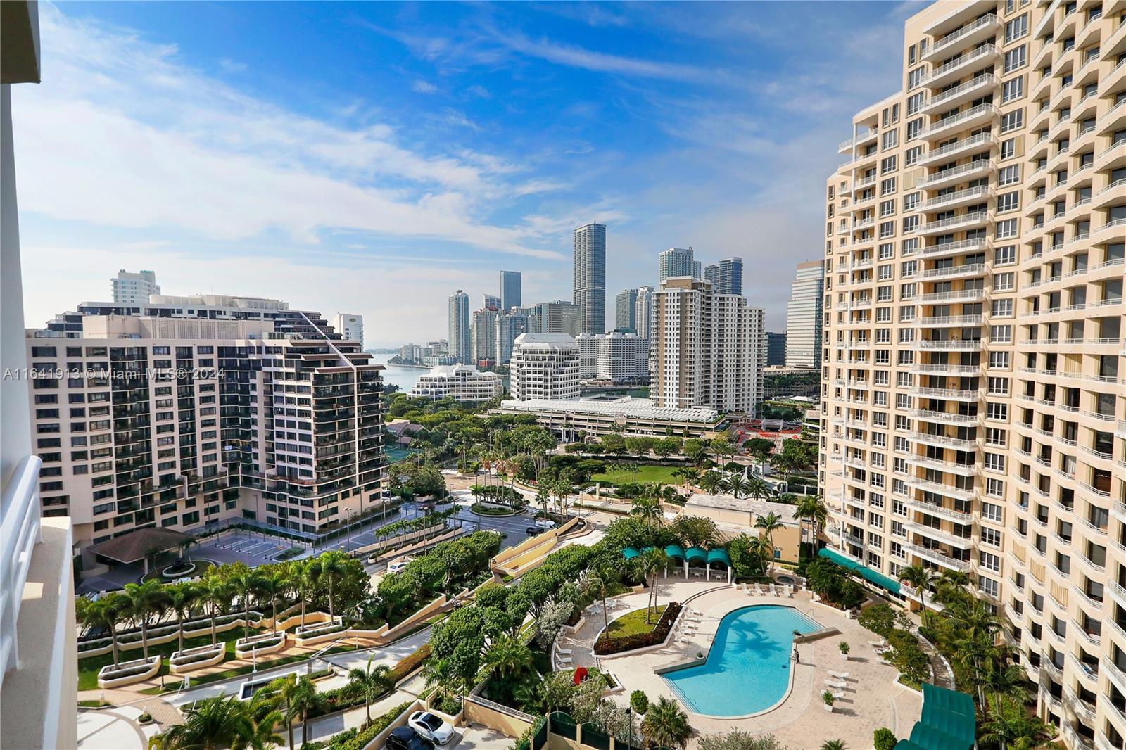 848 Brickell Key Dr #1706, Miami FL 33131