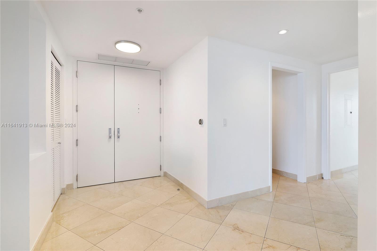 848 Brickell Key Dr #1706, Miami FL 33131