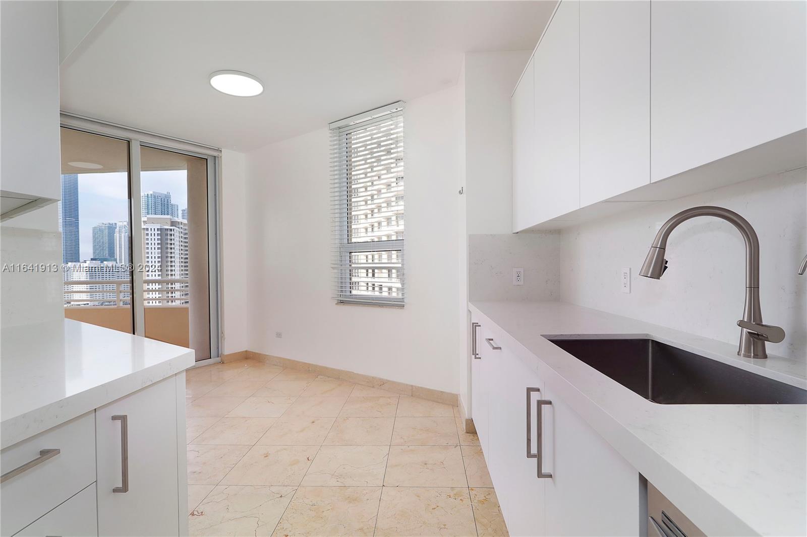 848 Brickell Key Dr #1706, Miami FL 33131