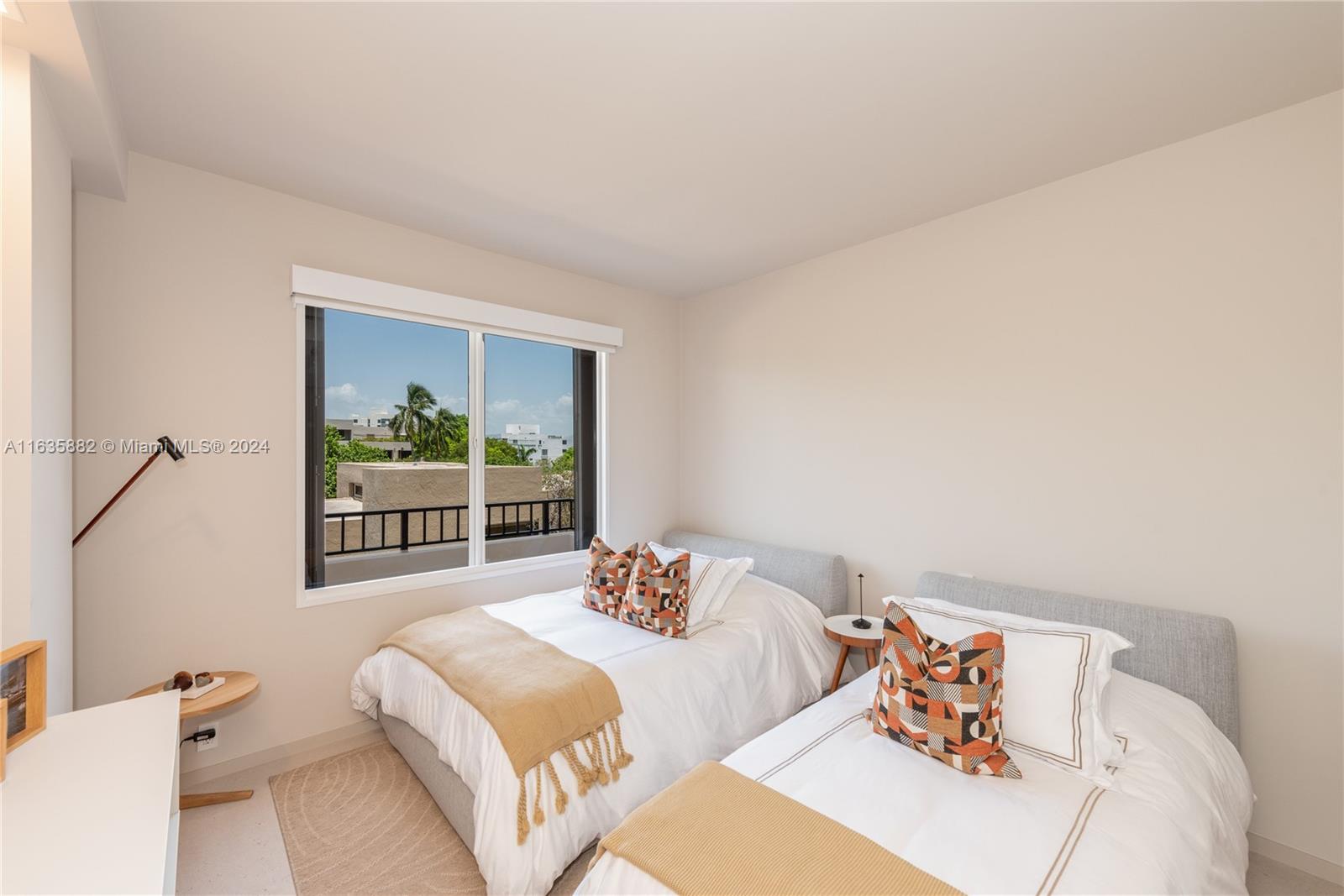 251 Crandon Blvd #306, Key Biscayne FL 33149