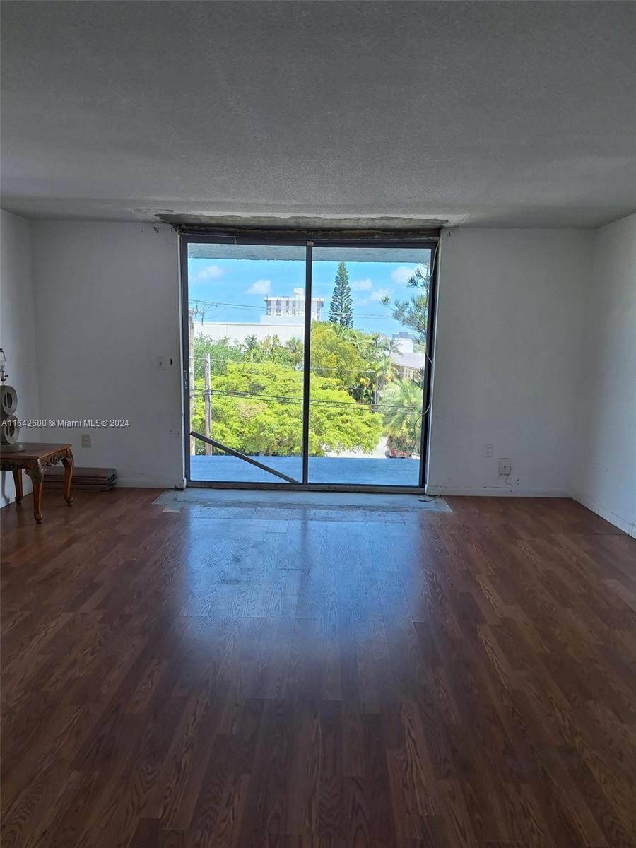 listing main picture