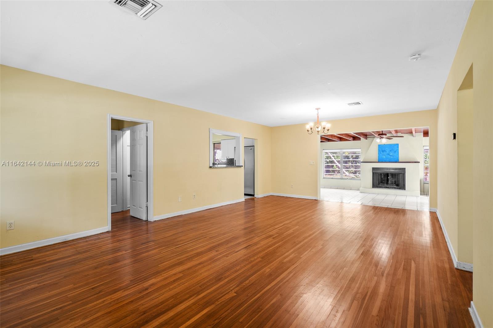 Listing Photo 8