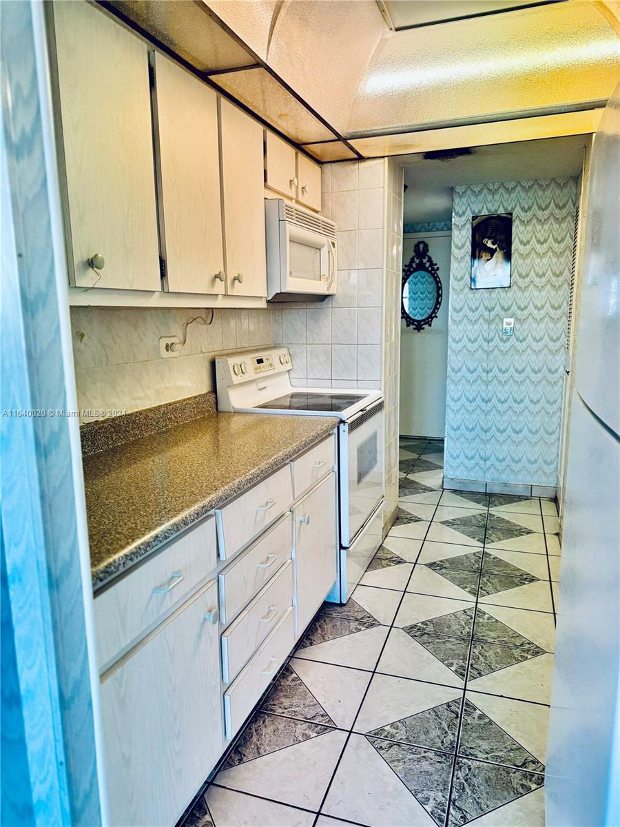 Listing Photo 14