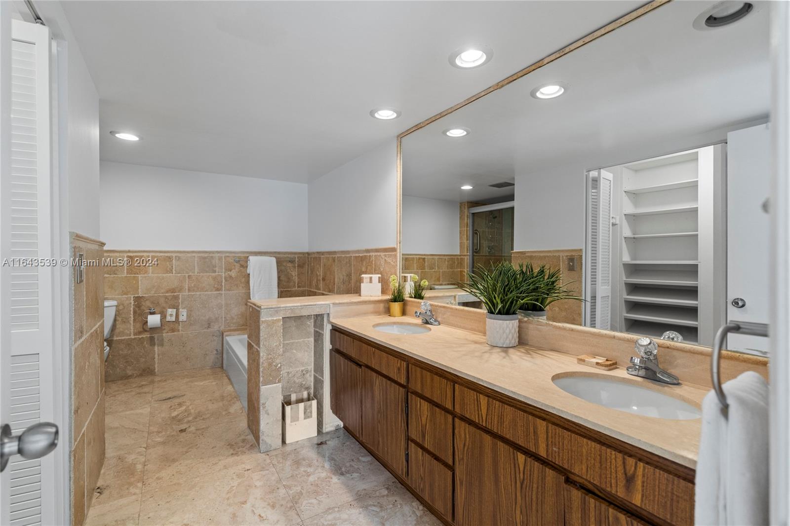 600 Biltmore Way #220, Coral Gables FL 33134