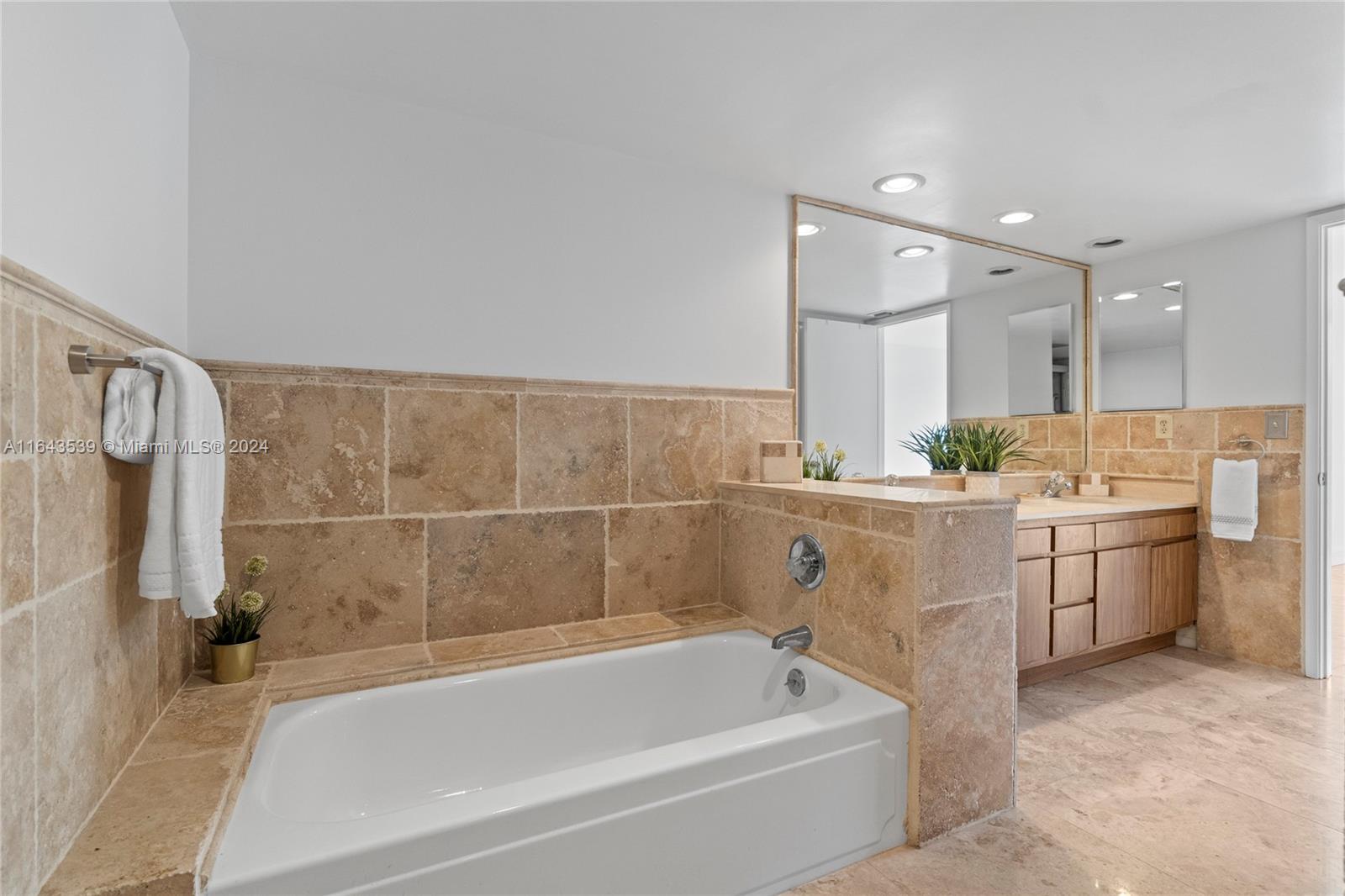 600 Biltmore Way #220, Coral Gables FL 33134