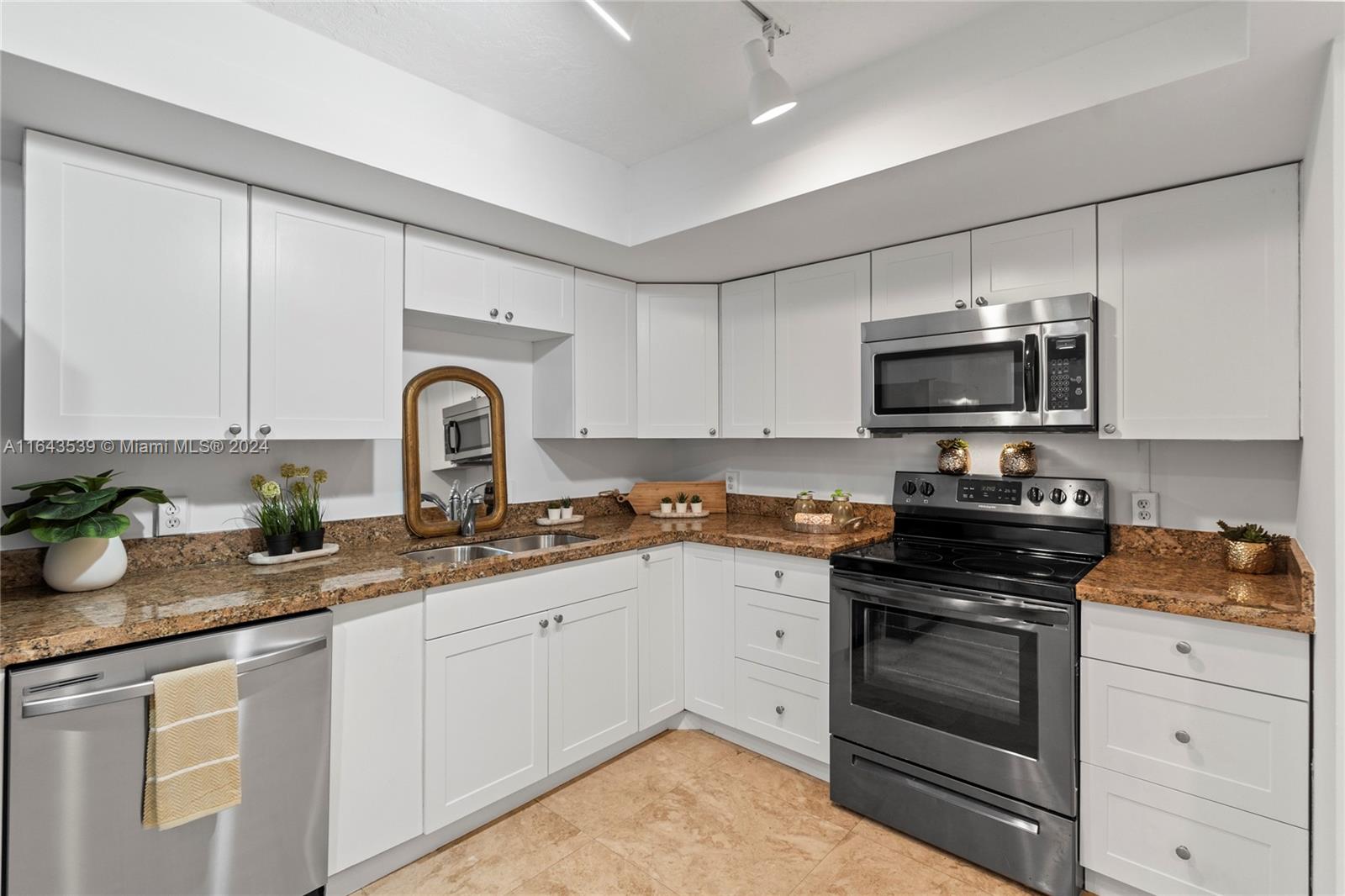 600 Biltmore Way #220, Coral Gables FL 33134
