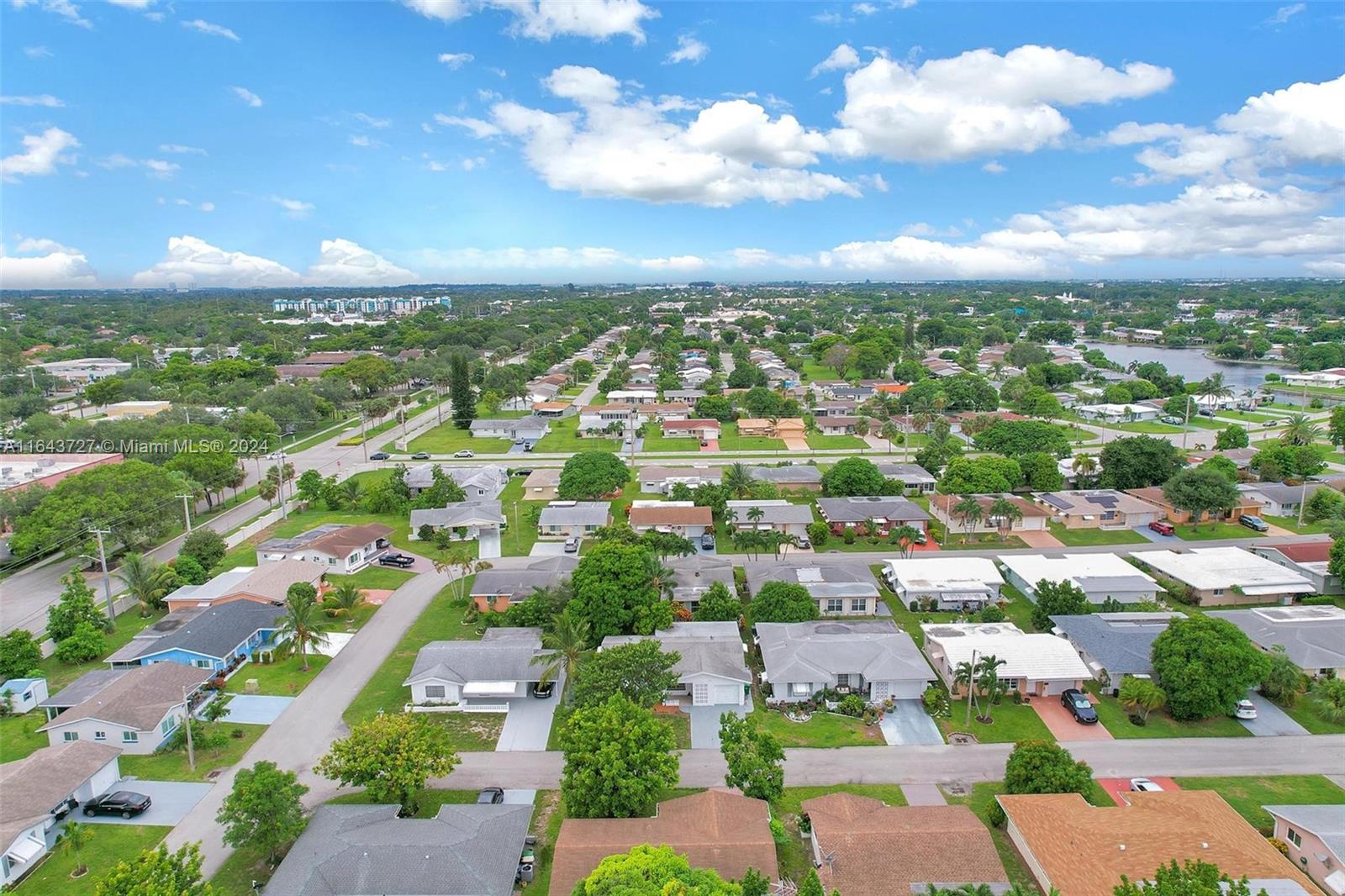 5709 NW 68th Ter, Tamarac, Florida image 32