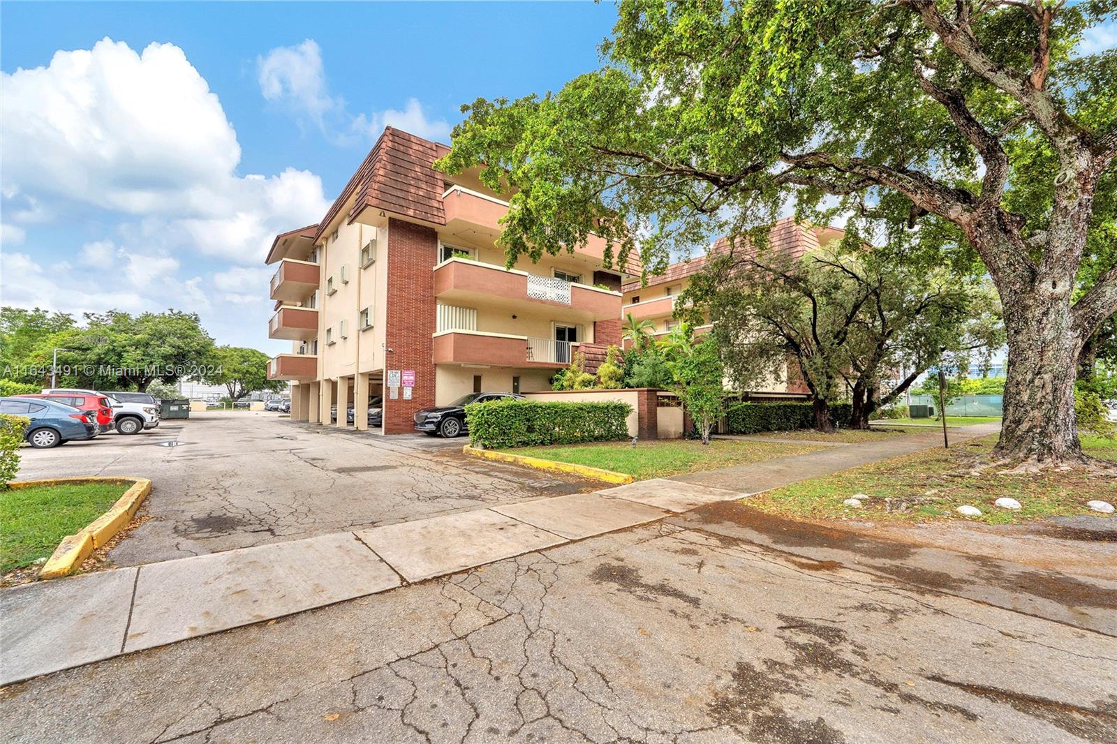 Residential, Miami Springs, Florida image 18