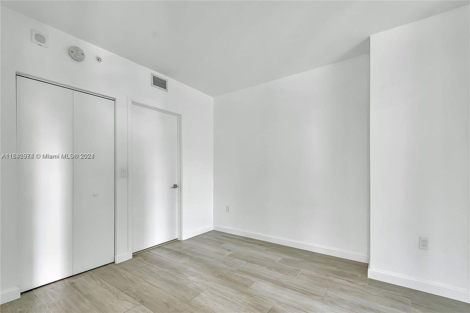 45 SW 9th St #1008, Miami FL 33130