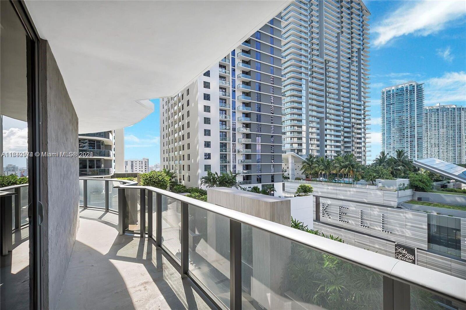 45 SW 9th St #1008, Miami FL 33130