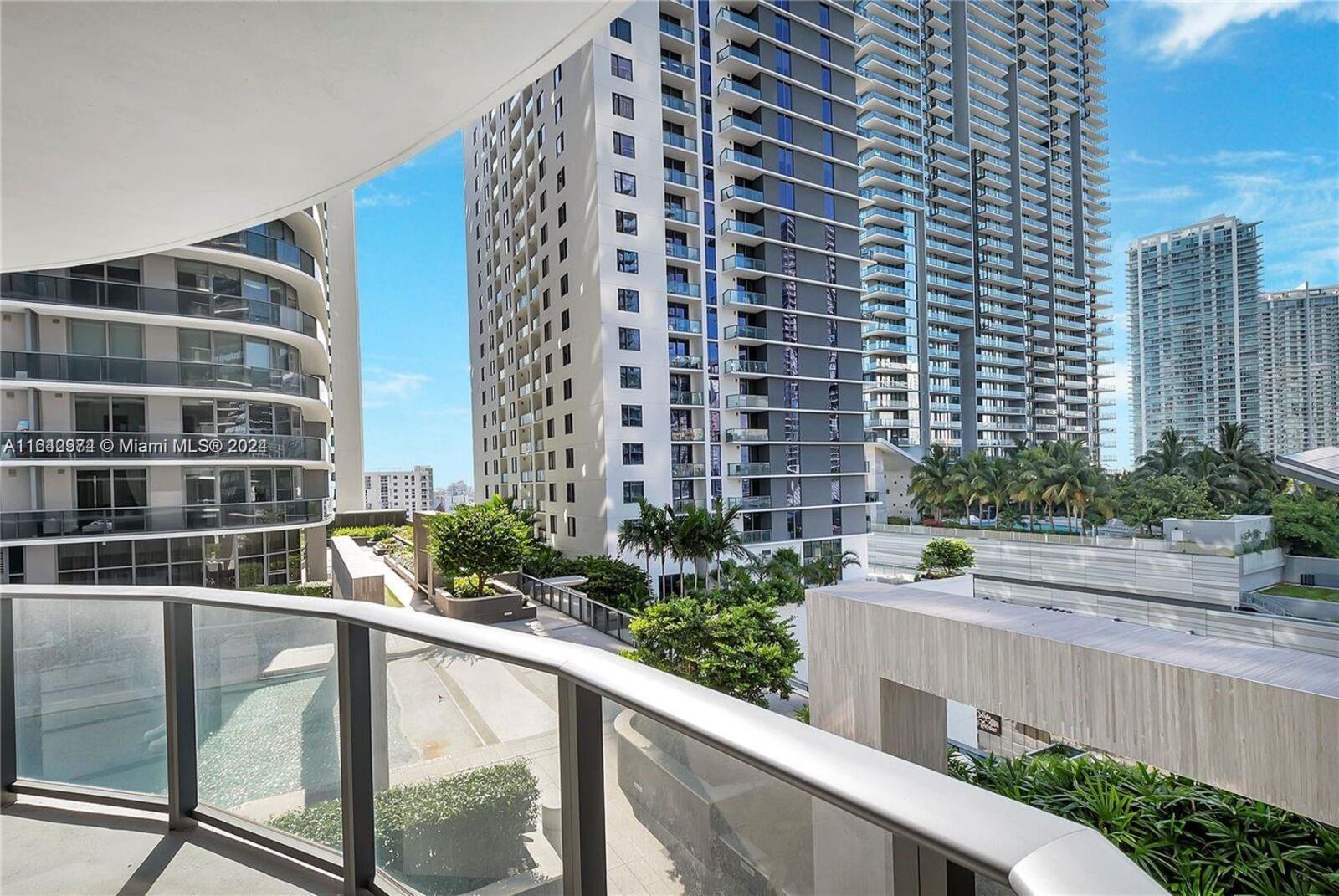 45 SW 9th St #1008, Miami FL 33130