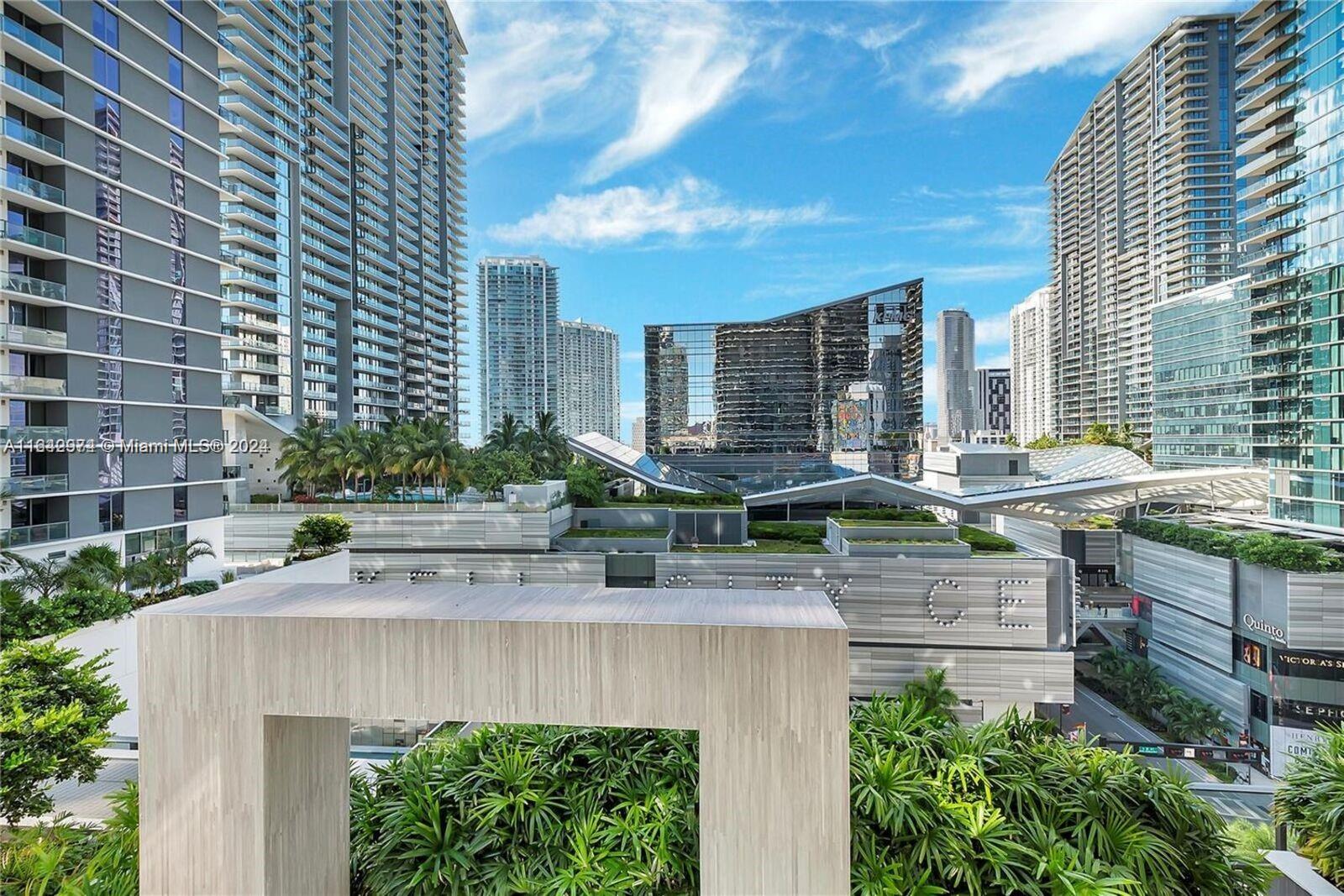 45 SW 9th St #1008, Miami FL 33130
