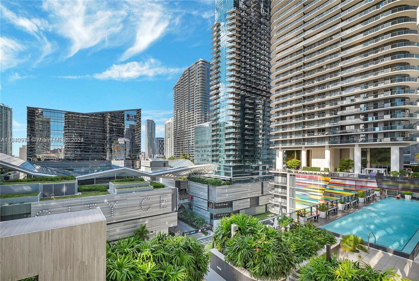 45 SW 9th St #1008, Miami FL 33130