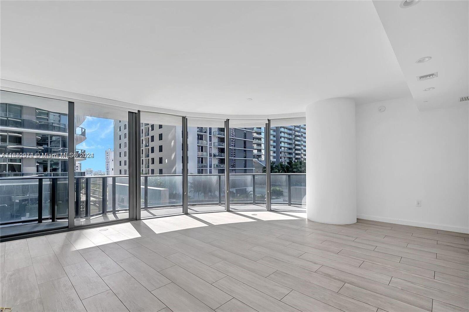 45 SW 9th St #1008, Miami FL 33130
