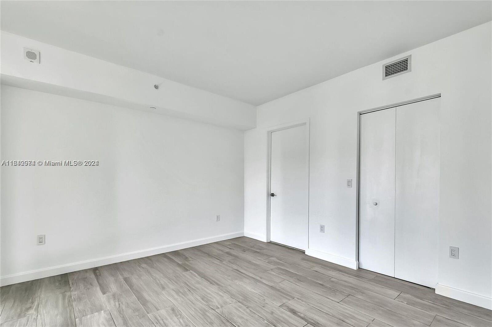 45 SW 9th St #1008, Miami FL 33130