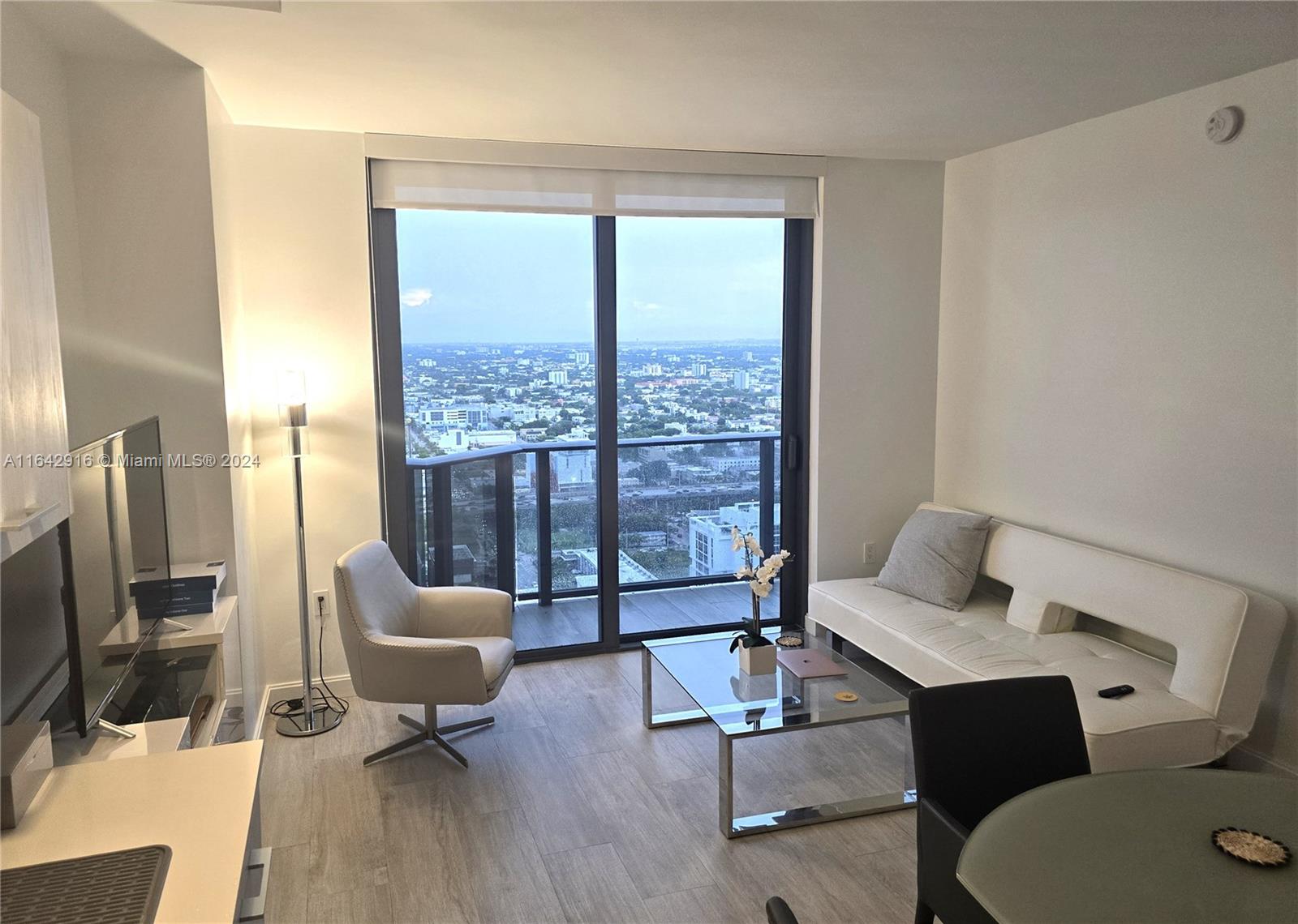 Gorgeous 1 bedroom fully furnished and tastefully decorated apartment in the coveted Mary Brickell Village. Unique and spacious 37th floor unit ready to live in with bay and sunset views. High end amenities, Washer and dryer in unit, ample closets, lots of sunlight and the convenience of Brickell City Centre with its shops, gourmet offer and all Brickell's attraction within a short walking distance. - No short-term rentals - 1 year lease only