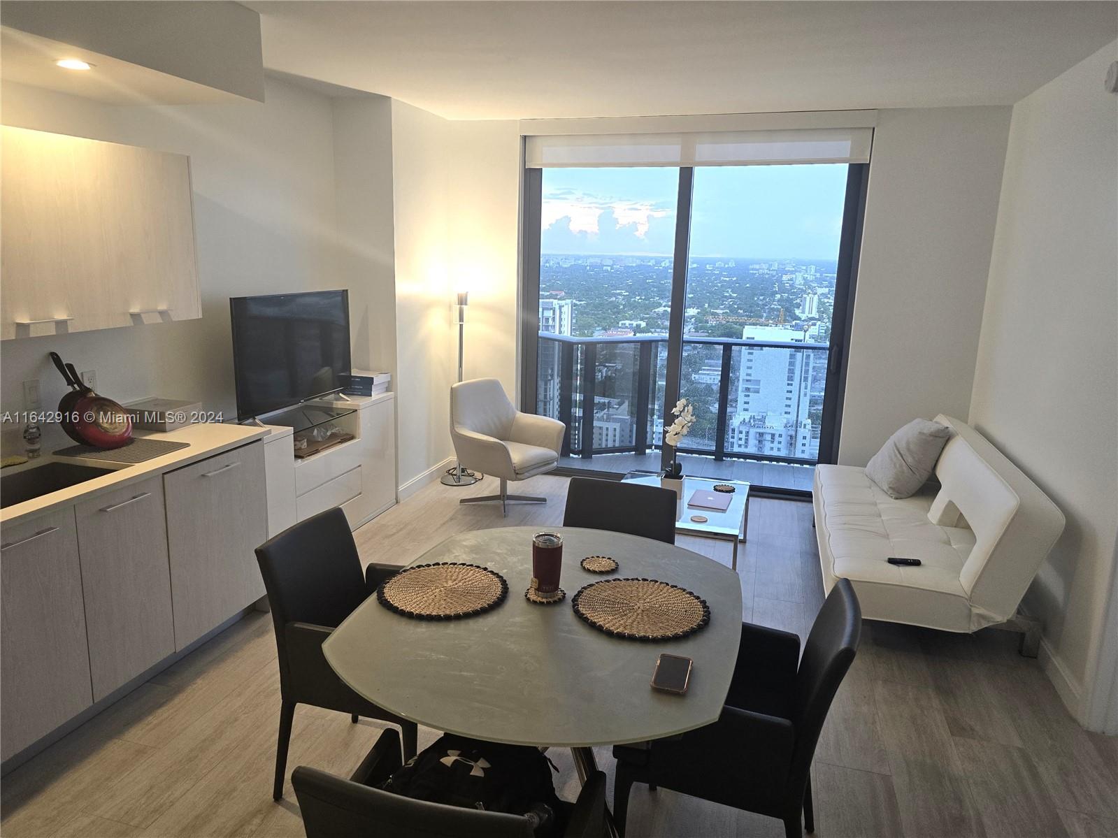 55 SW 9th St #3707, Miami FL 33130
