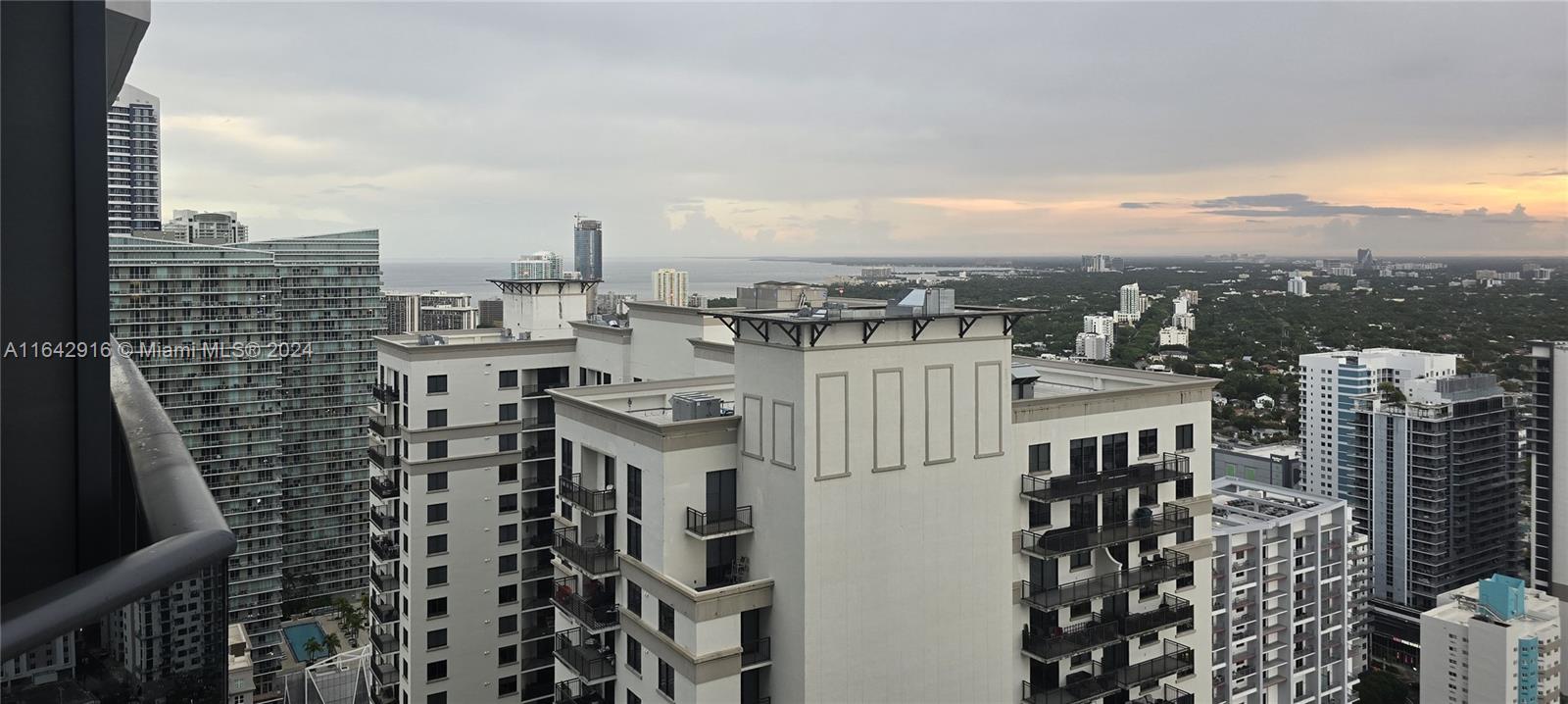 55 SW 9th St #3707, Miami FL 33130