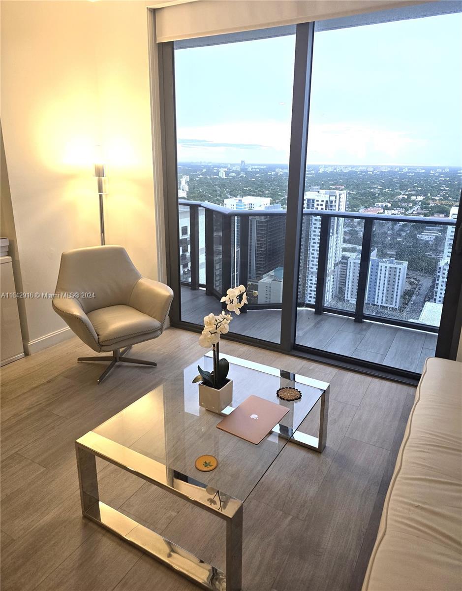 55 SW 9th St #3707, Miami FL 33130