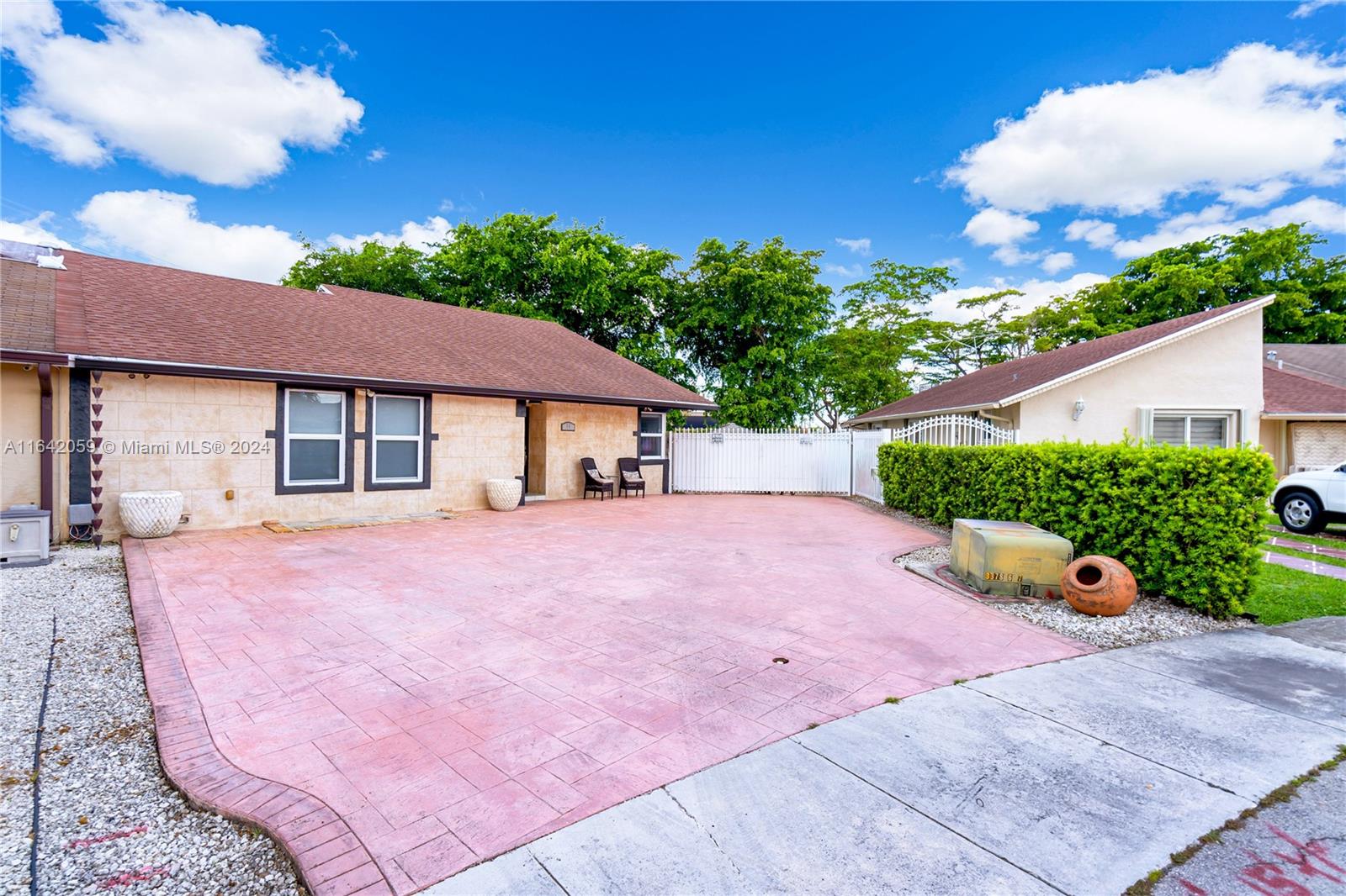 11 SW 102nd Ct, Sweetwater, Florida image 8