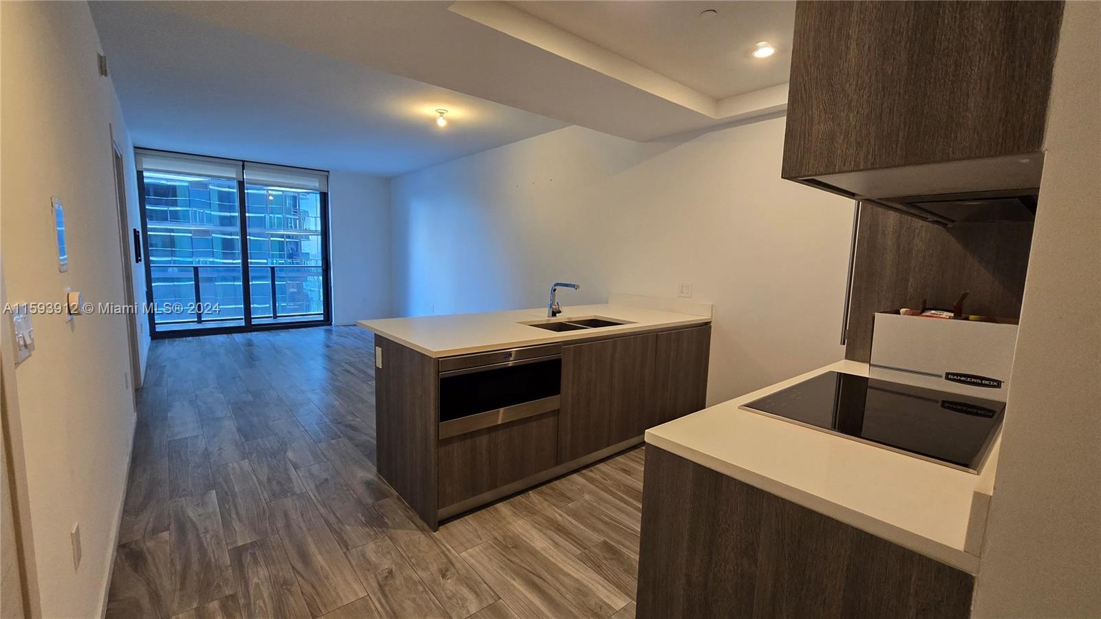 Exceptional 1 Bedroom 2 Bathroom Condo with Luxurious Amenities in Miami's Vibrant Brickell Neighborhood.  The jewel of this offering is the balcony space attached to the primary bedroom. Providing breathtaking views of the city.