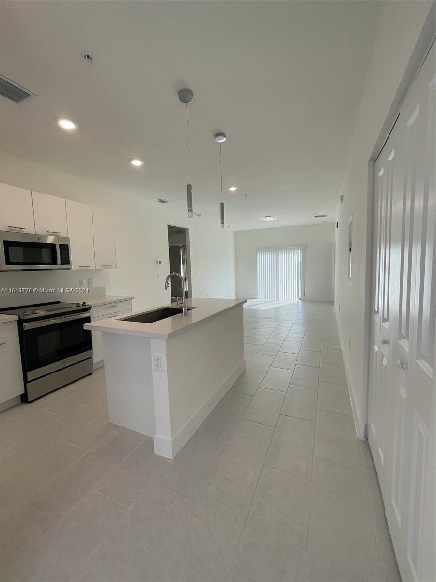 8167 NW 41st St #409, Doral, Florida image 3