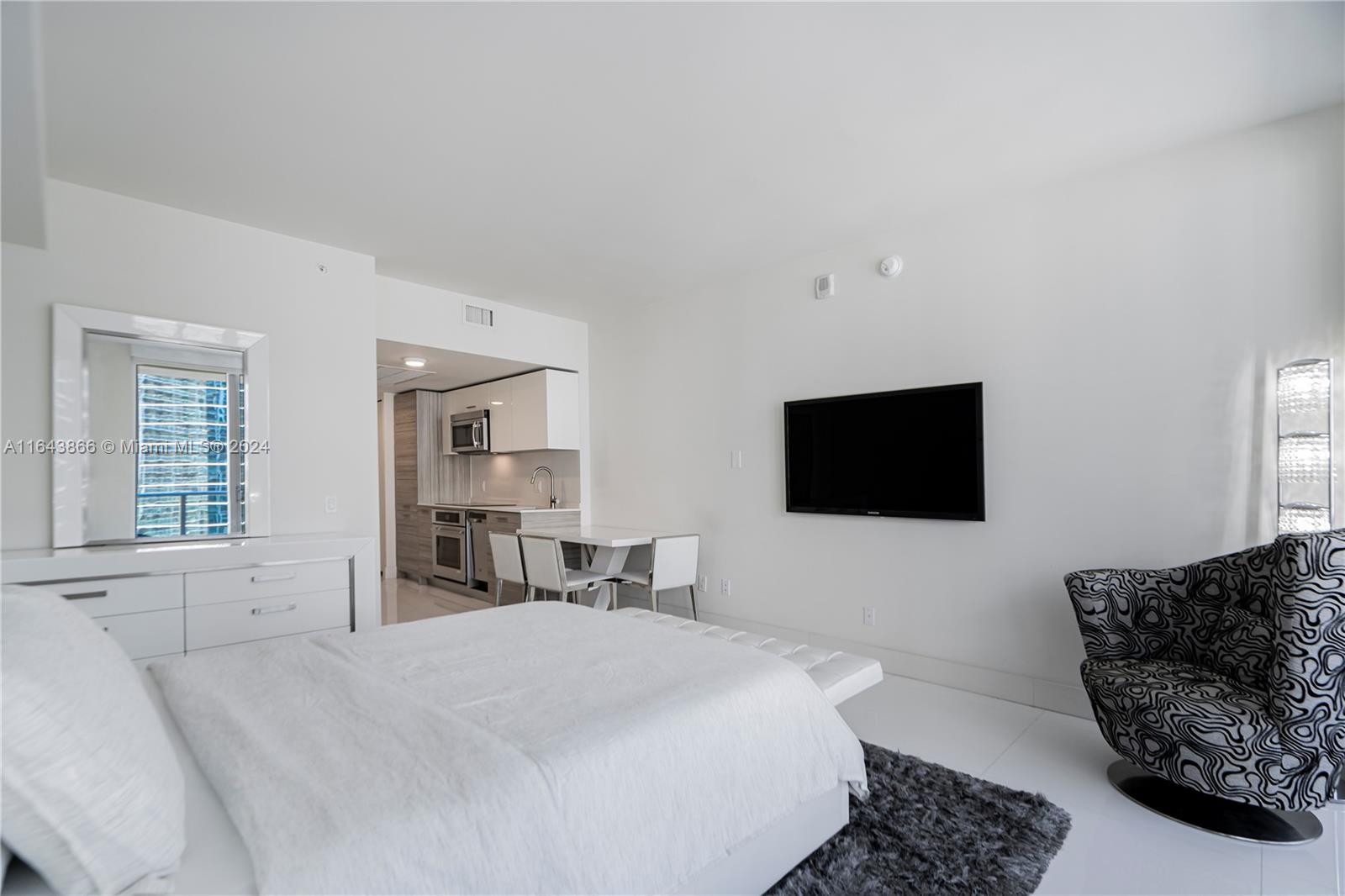 1300 Brickell Bay Dr #1912, Miami FL 33131