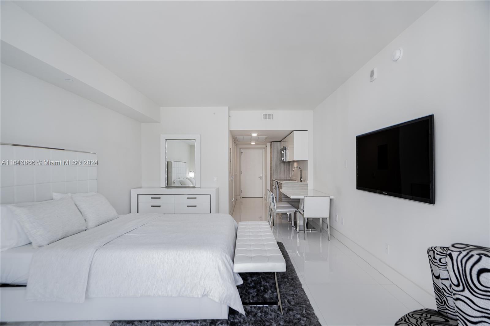 1300 Brickell Bay Dr #1912, Miami FL 33131