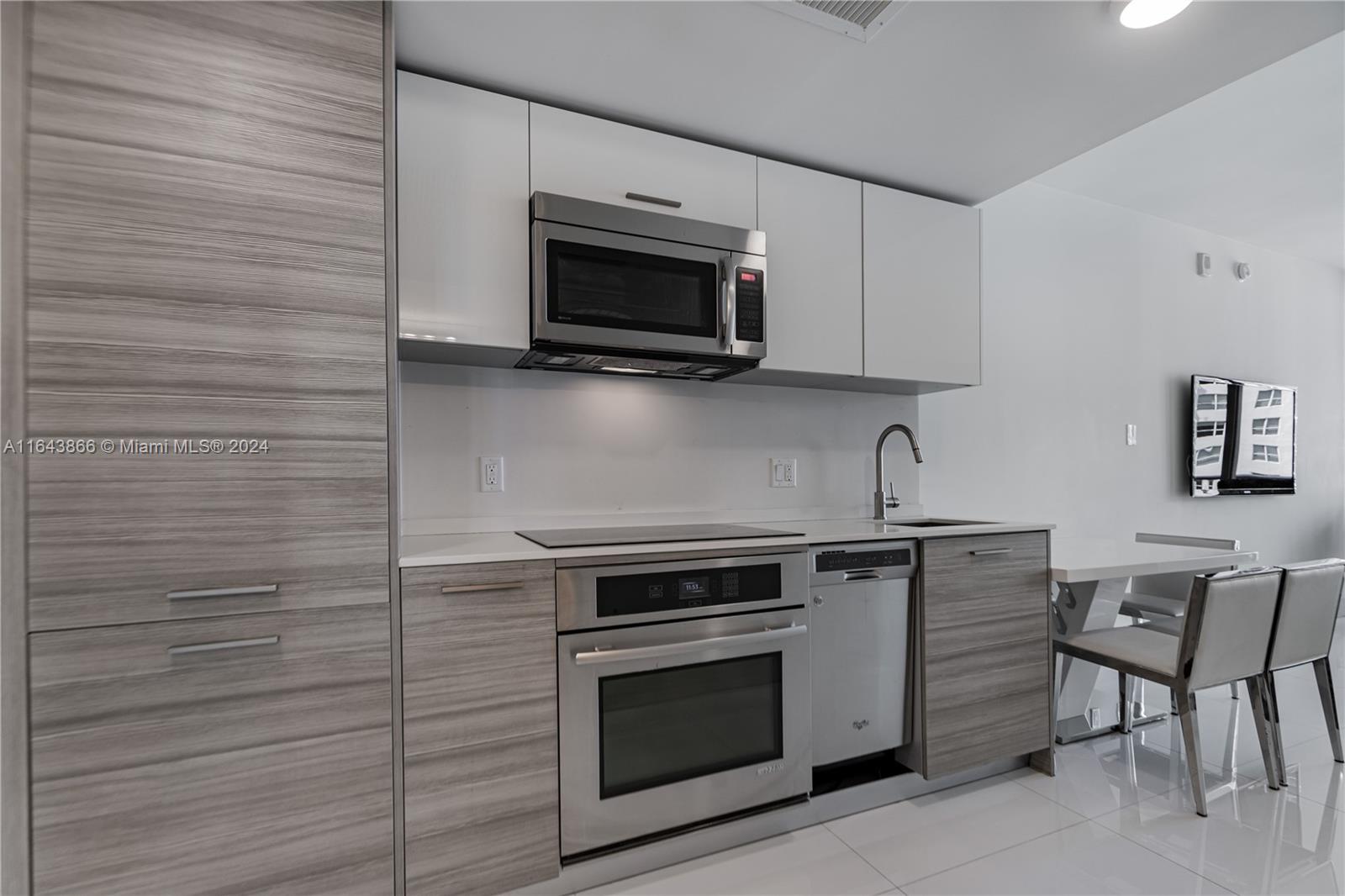 1300 Brickell Bay Dr #1912, Miami FL 33131
