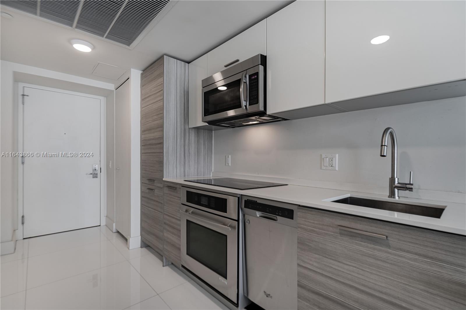 1300 Brickell Bay Dr #1912, Miami FL 33131