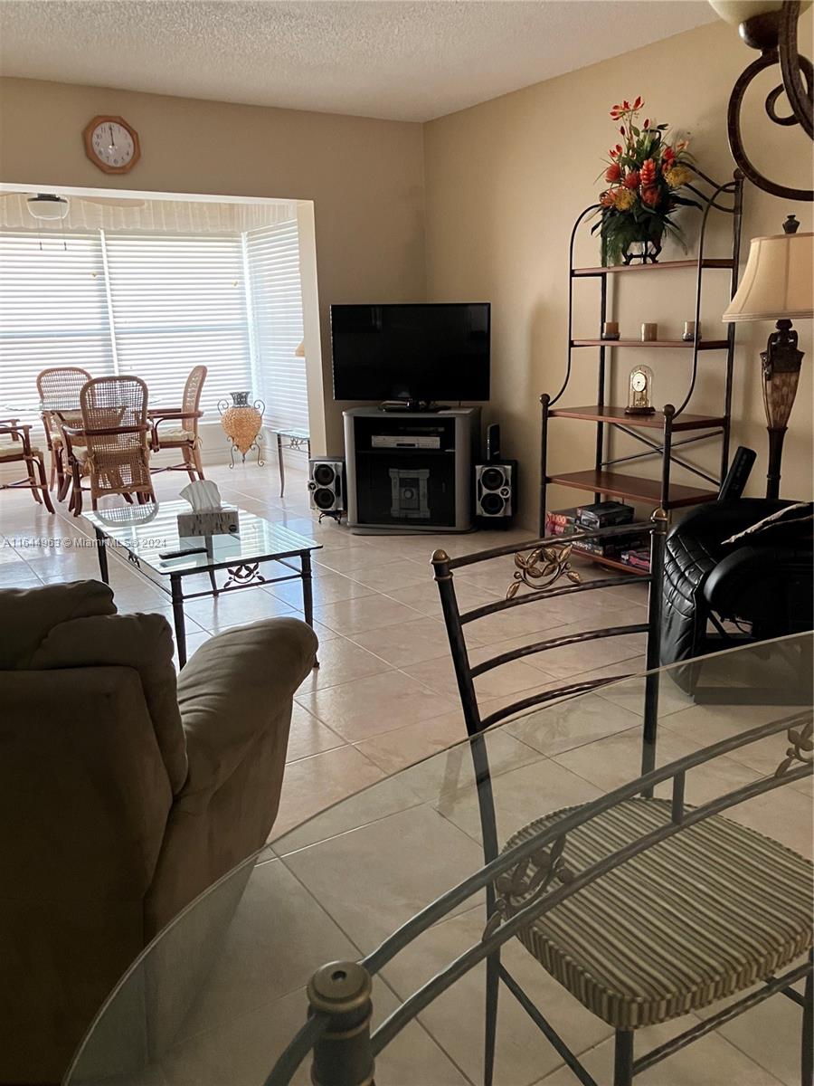 3500 NW 48th Ave #605, Lauderdale Lakes, Florida image 2