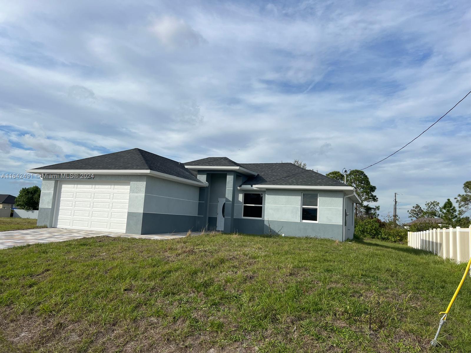 2927 SW 19th St Sw, Lehigh Acres, Florida image 2