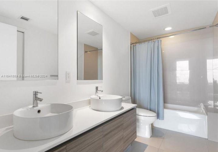 121 NE 34th St #1812, Miami FL 33137