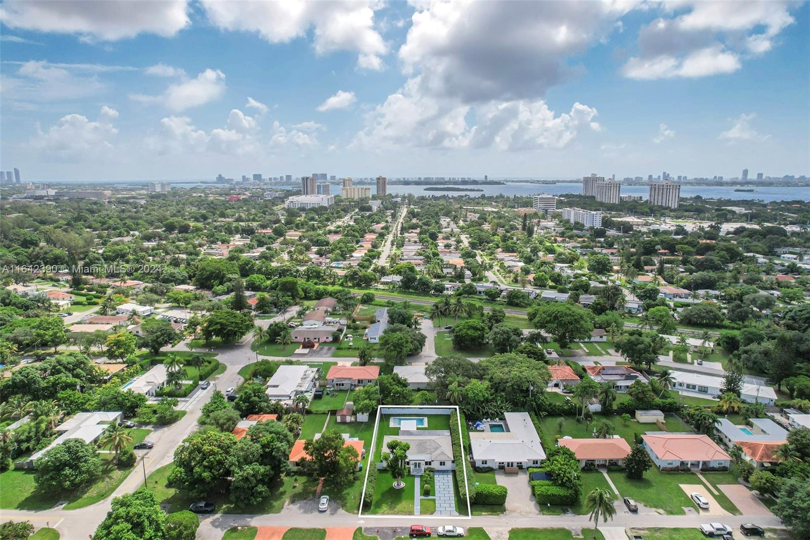 11011 NE 9th Ct, Biscayne Park, Florida image 8