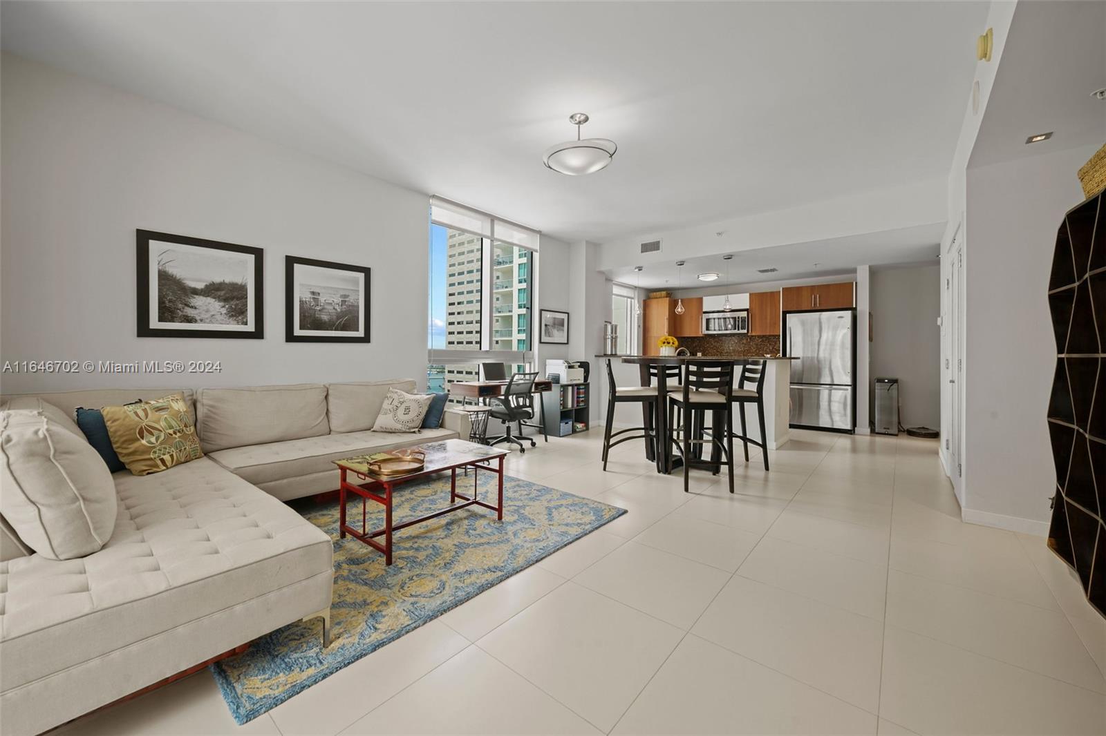 300 S Biscayne Blvd #2501, Miami FL 33131