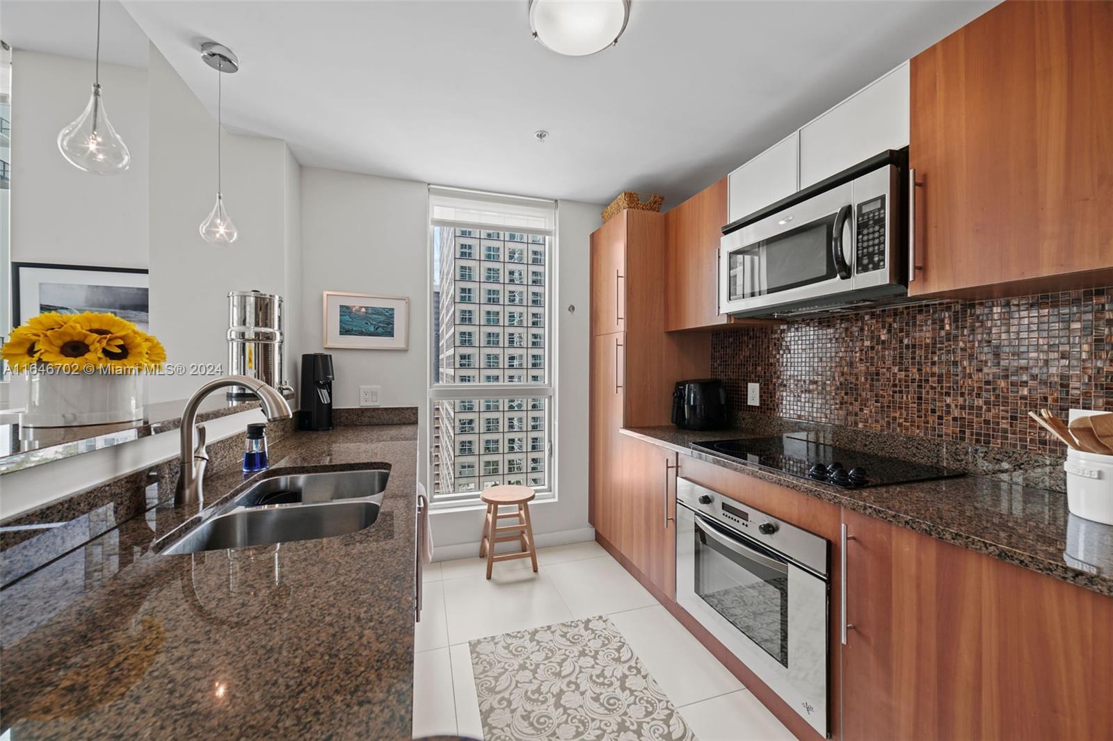 300 S Biscayne Blvd #2501, Miami FL 33131