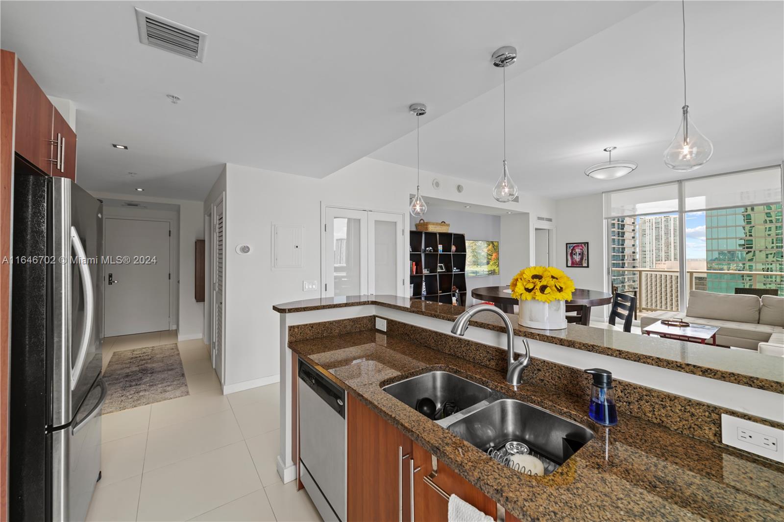 300 S Biscayne Blvd #2501, Miami FL 33131
